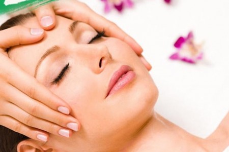 Hướng dẫn cách massage da mặt chống nếp nhăn đơn giản