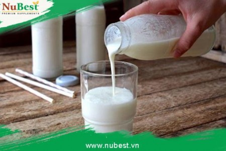 Cách rửa mặt bằng sữa tươi không đường tại nhà