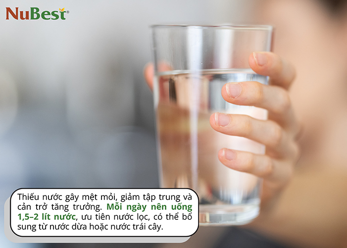 Uống đủ nước mỗi ngày cải thiện quá trình trao đổi chất, giúp đỡ thể chất phát triển