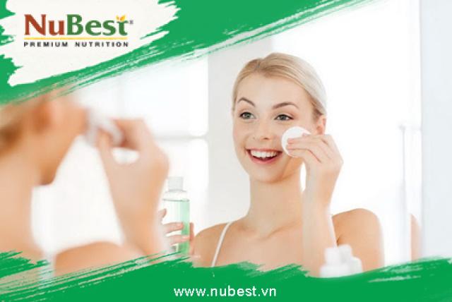 Tẩy trang và làm sạch da mặt thật kỹ trước khi tiến tới các bước dưỡng da chống lão hoá
