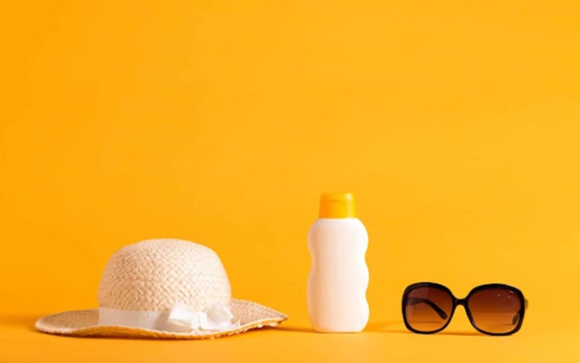 Sử dụng thêm kem chống nắng và giữ da cẩn thận khi ra nắng