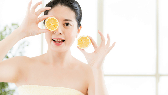 Axit citric, vitamin C và chất chống oxy hóa trong chanh rất có lợi cho da