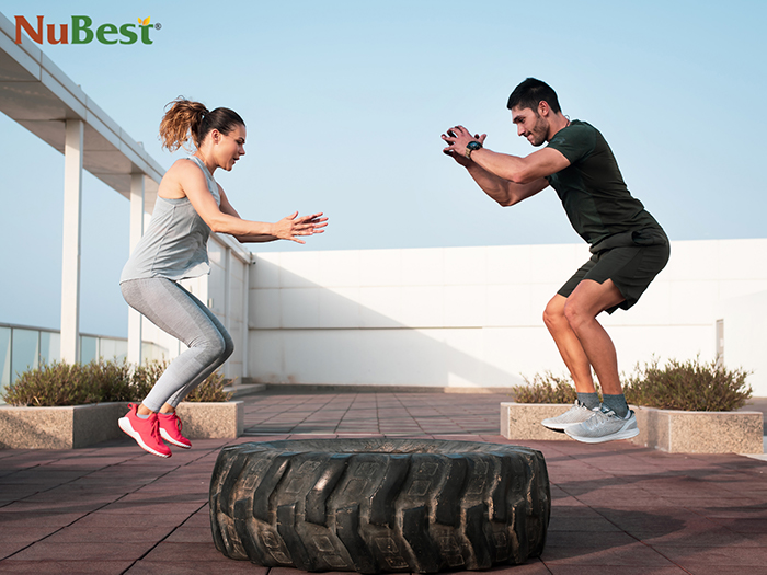 Tập thể dục có thể thực hiện mọi lúc mọi nơi để kéo giãn xương