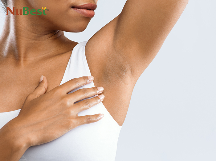 Lão hóa khiến vùng da dưới cánh tay xuất hiện nếp nhăn