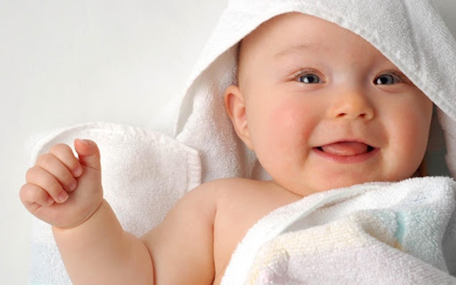 Trẻ 6 tháng tuổi có thể giao tiếp bằng cách cười