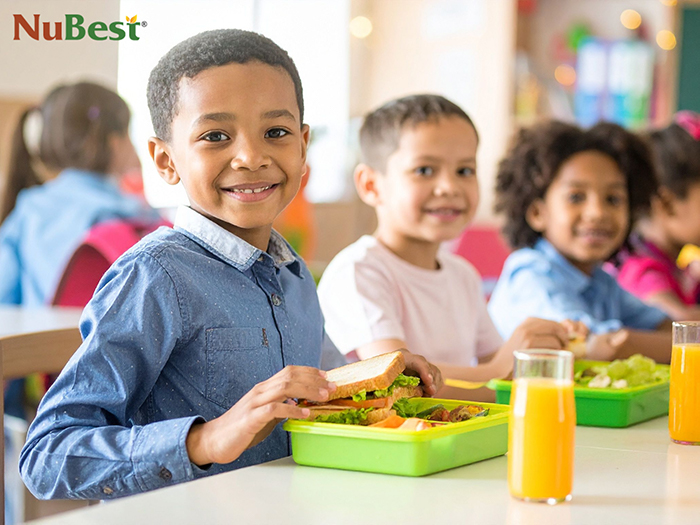 Ăn uống khoa học giúp trẻ bổ sung đủ chất cho xương phát triển, kéo dài chiều cao