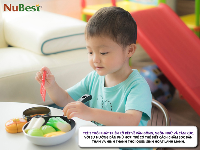 Trẻ 3 tuổi phát triển về vận động ngôn ngữ, cảm xúc và dần có các thói quen sinh hoạt