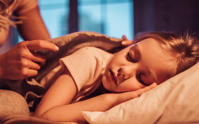 Giấc ngủ sâu thúc đẩy hoạt động hormone tăng trưởng, kích thích sự phát triển chiều cao