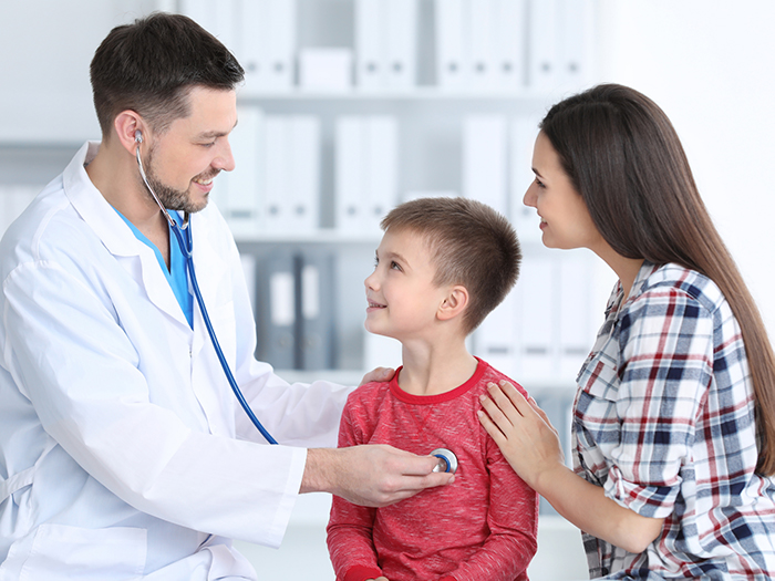 Phụ huynh được tư vấn dinh dưỡng cho con nếu đi khám sức khỏe định kỳ
