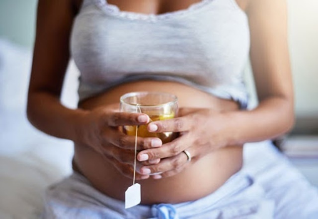 Mẹ bầu thấp có nguy cơ sinh con thiếu tháng