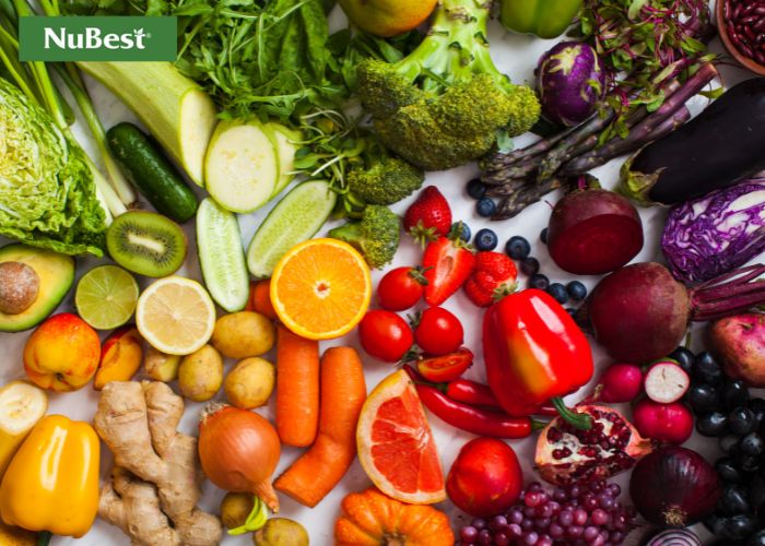 Rau củ quả và trái cây đậm màu cùng cấp nguồn vi khoáng dồi dào có lợi cho việc giảm cân và phát triển chiều cao