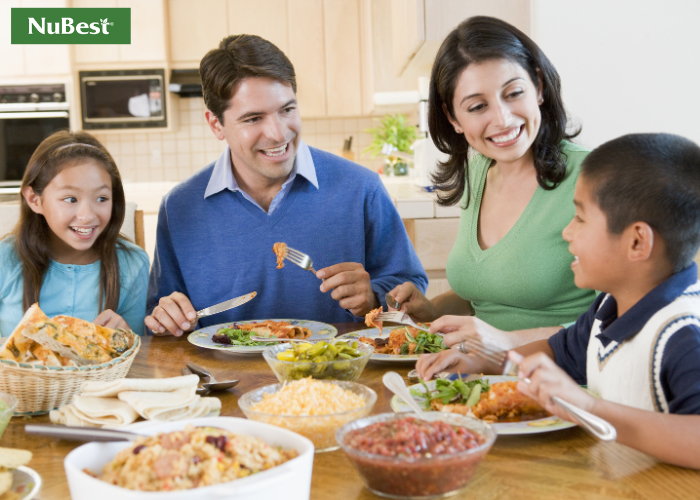 Cha mẹ cần chú trọng hơn về chế độ dinh dưỡng trong các bữa ăn hàng ngày của trẻ