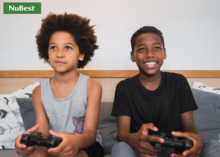 Tiếp xúc quá nhiều với các thiết bị điện tử mang đến hệ luỵ cho sức khỏe thể chất và tinh thần của trẻ