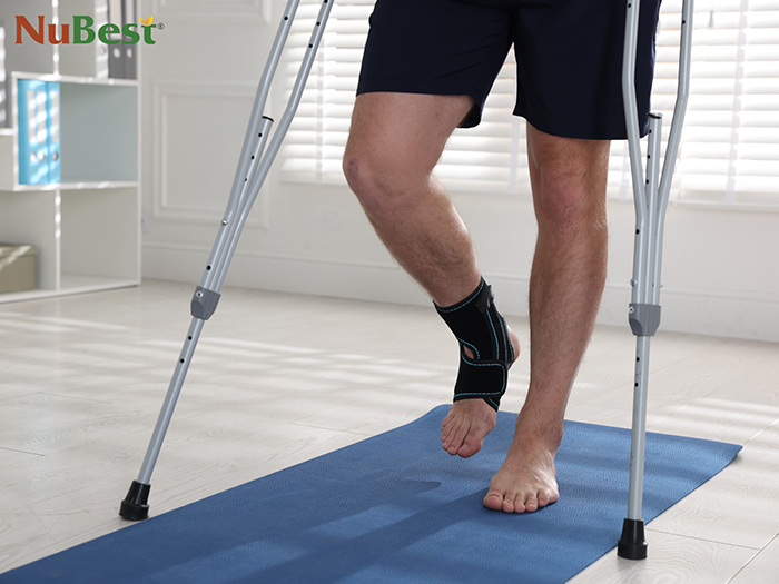 Người đang chấn thương ở chân nên tránh tập luyện với tạ chân