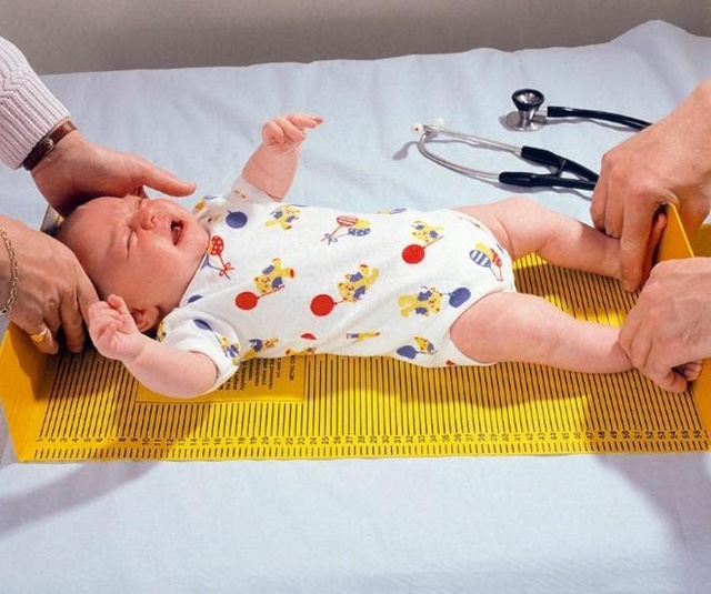Trẻ dưới 2 tuổi được đo chiều cao ở tư thế nằm