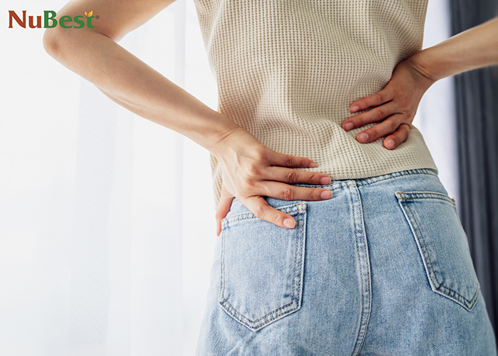 Đứng nhiều có thể khiến trẻ đau lưng và gặp nhiều bệnh lý nghiêm trọng khi khi còn nhỏ