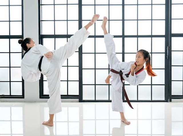 Học võ karatedo giúp kéo dài xương chân