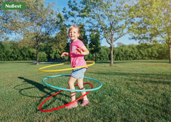 Lắc vòng hỗ trợ bạn kiểm soát cân nặng thông qua việc đốt cháy lượng mỡ dư thừa ở các vùng bụng, eo, hông, bắp tay