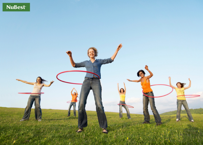 Lắc vòng giúp các bạn nữ duy trì vóc dáng cân đối, vòng eo thon gọn