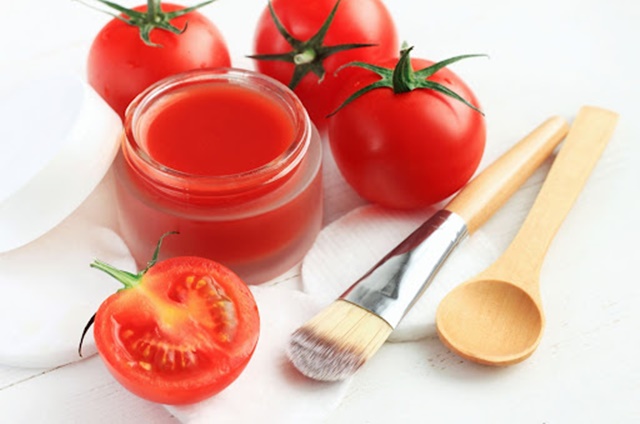 Mặt nạ nha đam và cà chua mang đến tác động kép: trắng da và ngăn lão hóa