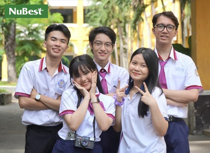 Học sinh lớp 10 tại Việt Nam thường ở độ tuổi 15
