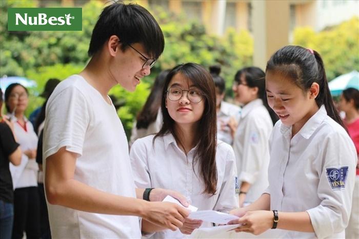 Học sinh lớp 12 thường ở độ tuổi 17