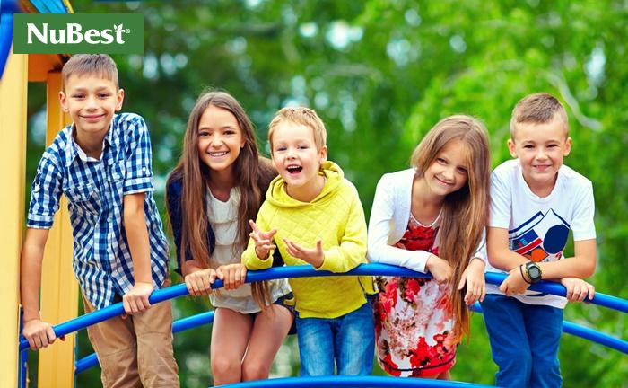 Tạo điều kiện cho trẻ vui chơi, gặp gỡ bạn bè để giảm căng thẳng