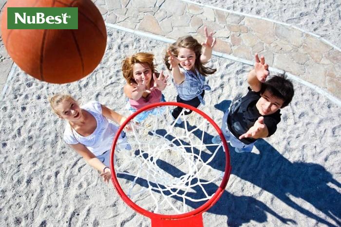 Bóng rổ là môn thể thao rất có lợi cho chiều cao của trẻ