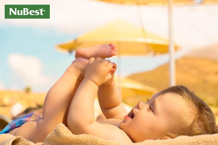Tắm nắng bổ sung vitamin D cho trẻ dưới 1 tuổi hiệu quả