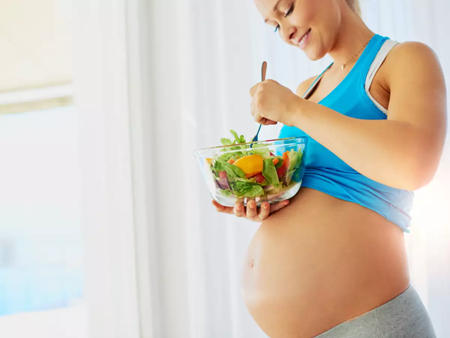 Mẹ ăn uống khoa học khi mang thai giúp em bé chào đời khỏe mạnh, có chiều cao và cân nặng đạt chuẩn