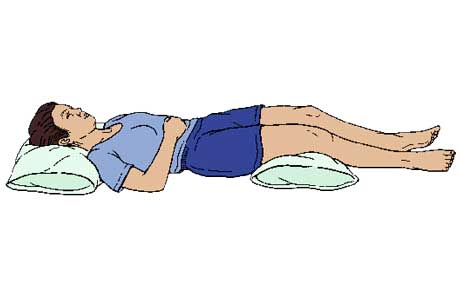 Kê gối dưới chân khi ngủ
