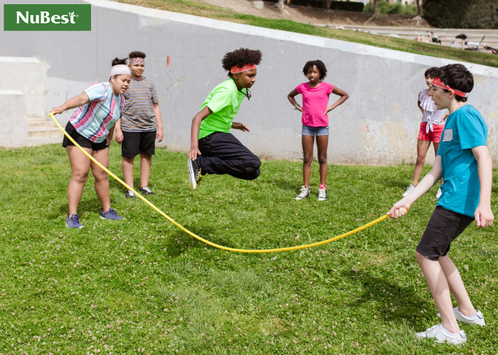 Nhảy dây là trò chơi dân gian cũng là bài tập thể dục mang đến sức khỏe toàn diện cho cơ thể