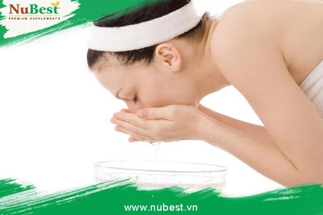 Dùng trà xanh để rửa mặt cũng giúp bạn chăm sóc da hiệu quả