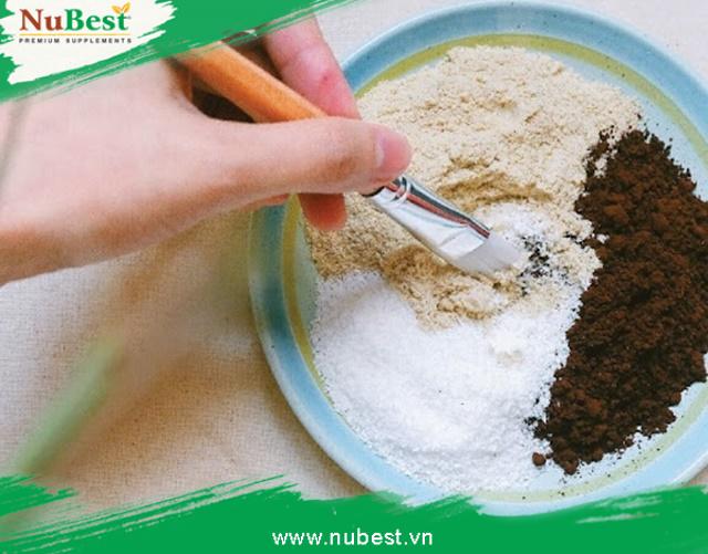 Bã cà phê và bột cám gạo là bộ đôi nguyên liệu làm sạch da rất hiệu quả
