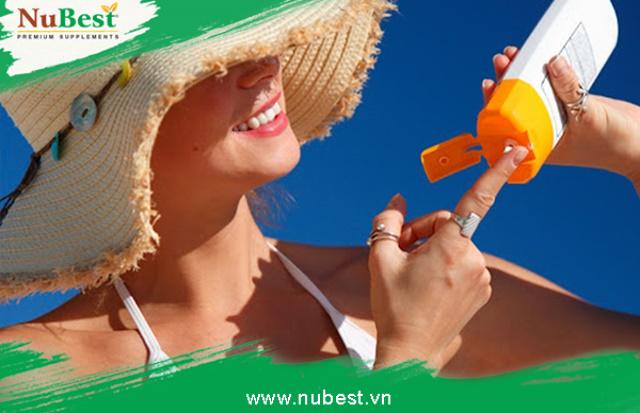Thoa kem chống nắng để duy trì hiệu quả chăm sóc da với dầu ô liu