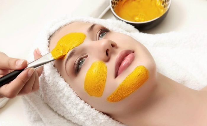 Dưỡng da bằng nghệ tươi nên chú ý chống nắng đúng cách