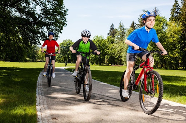 Đạp xe đạp mang lại nhiều lợi ích sức khỏe và thúc đẩy chiều cao cho trẻ 6 tuổi