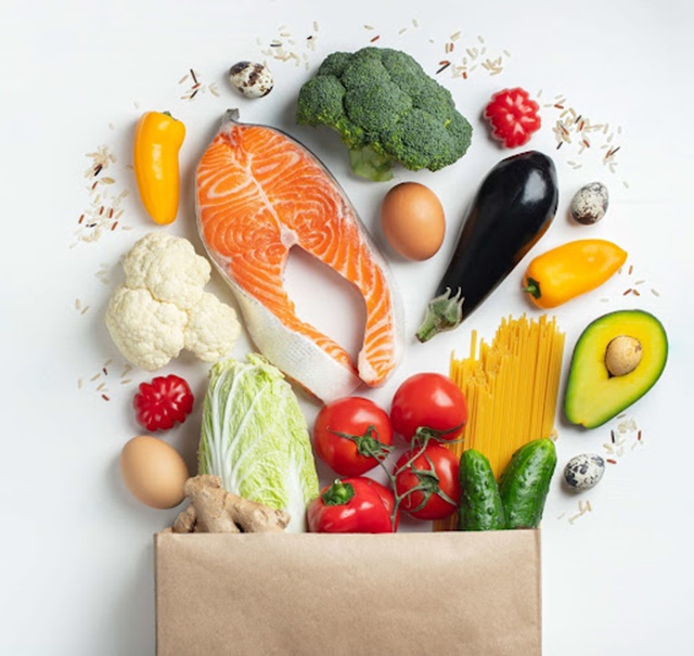 Đa dạng các thực phẩm trong bữa ăn giúp cơ thể nhận đủ các chất dinh dưỡng