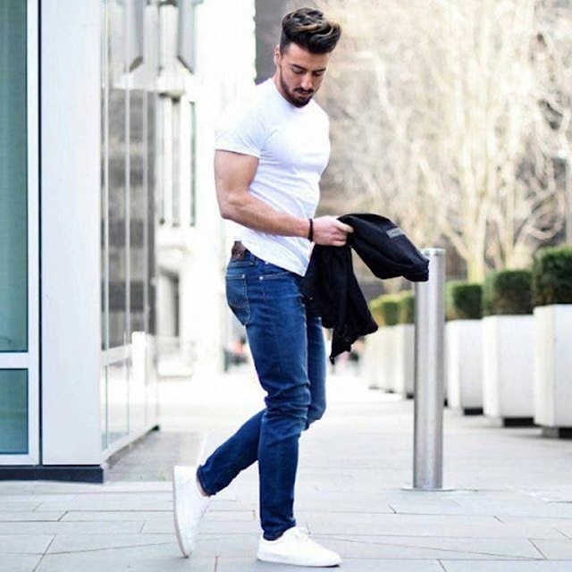 Áo thun và quần jean đơn giản giúp phái mạnh hack chiều cao hiệu quả