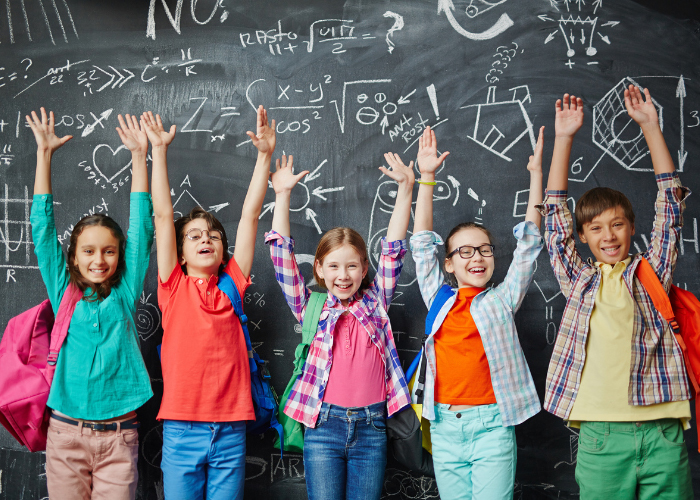 Lên 7 tuổi, trẻ bước vào giai đoạn phát triển và tạo nền tảng vững chắc cho bước phát triển dậy thì