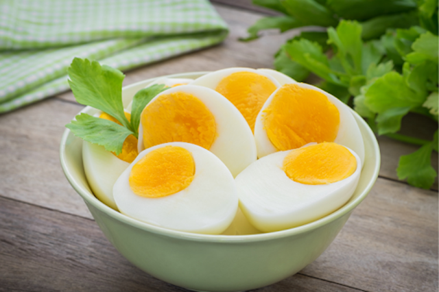 Một lòng đỏ trứng có thể cung cấp 67 - 192 mcg vitamin K2