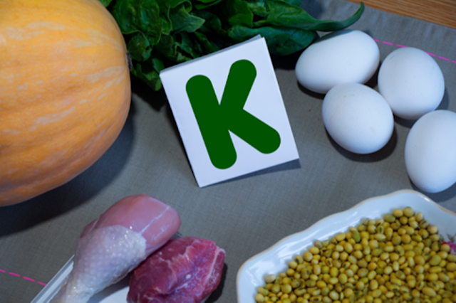 Vitamin K được biết đến với vai trò chống đông máu, còn xương thì sao?