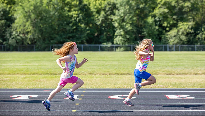 Vận động thường xuyên giúp trẻ 5 tuổi phát triển thể chất tốt