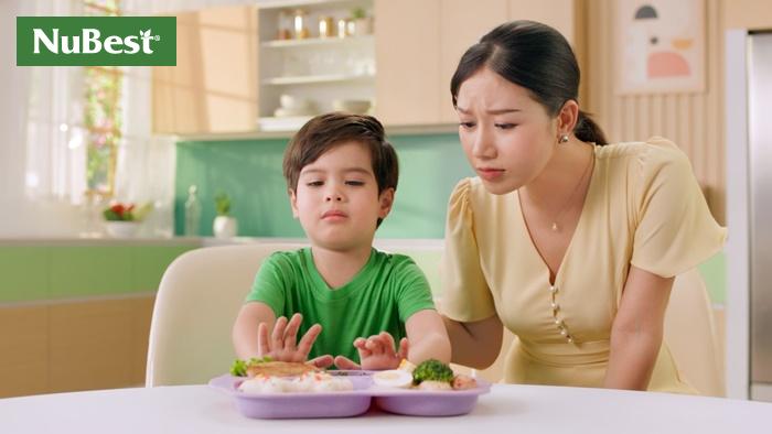 Trẻ biếng ăn khó đạt được chiều cao chuẩn theo tuổi do thiếu hụt dinh dưỡng