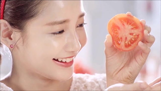 Sử dụng mặt nạ cà chua trị mụn không để lại thâm