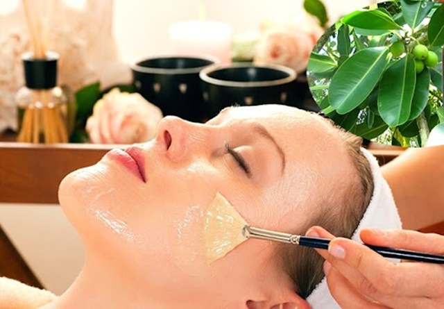 Trị mụn bằng dầu oliu và dầu mù u giúp da cải thiện tình trạng mụn và cấp ẩm chuyên sâu