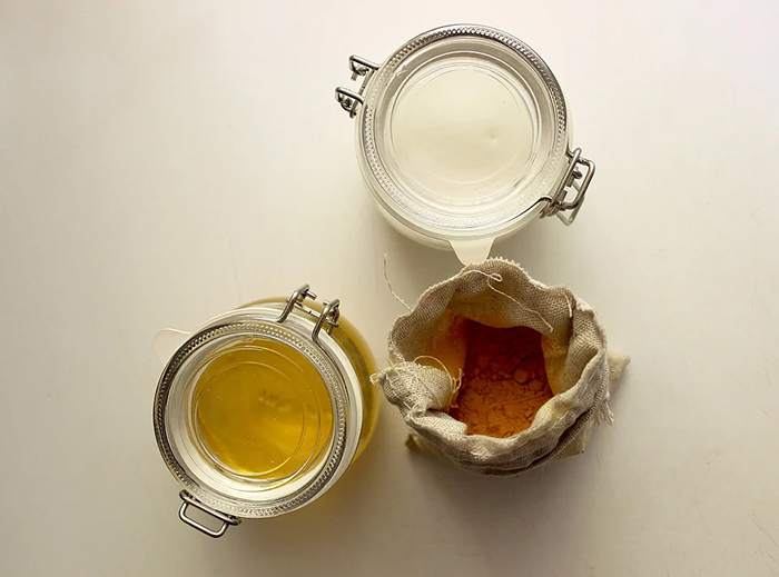 Dầu dừa, nghệ, mật ong đều là những nguyên liệu giúp trị mụn rất hiệu quả