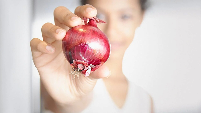 Hành tây có thể gây kích ứng với những người có làn da nhạy cảm