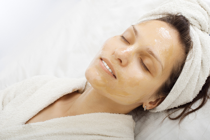 Khả năng kháng khuẩn, chống viêm của mật ong rất tốt cho việc trị mụn trứng cá