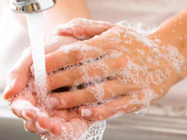Luôn rửa tay sạch sẽ để phòng ngừa mụn cóc